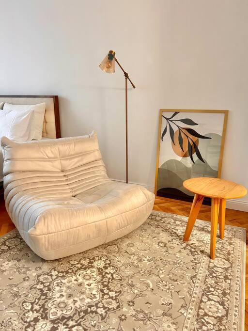 Apartment Chic Urban Retreat